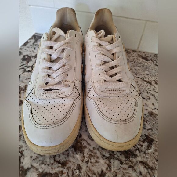 Veja‎ leather sneakers  size 7 US - Picture 1 of 8